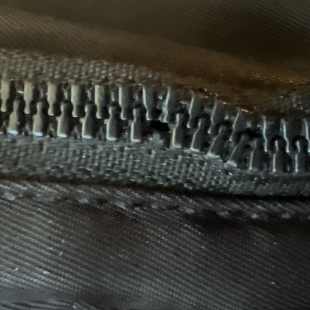 Lululemon Everywhere Belt Bag Black Crossbody Zip Wear‎ Functional - Picture 3 of 7